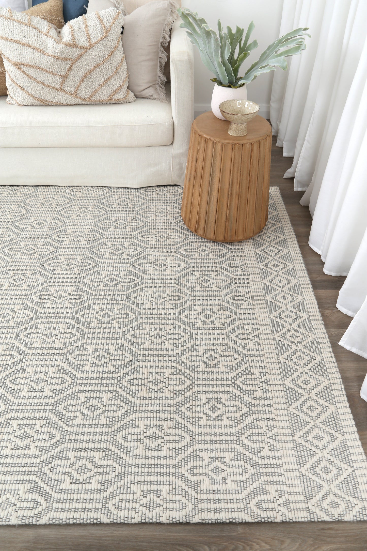 Bellora Geometric Light Grey Wool Rug