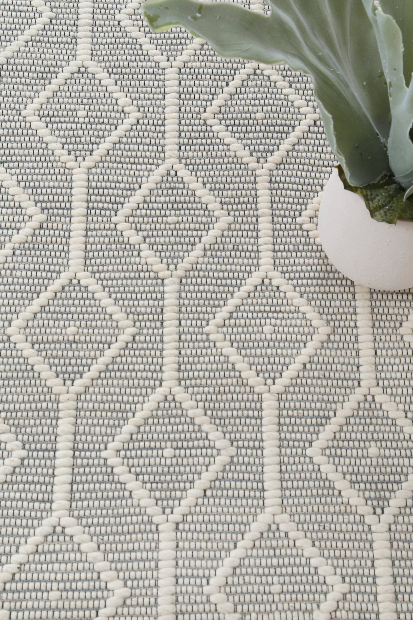 Bellora Lattice Light Grey Wool Rug
