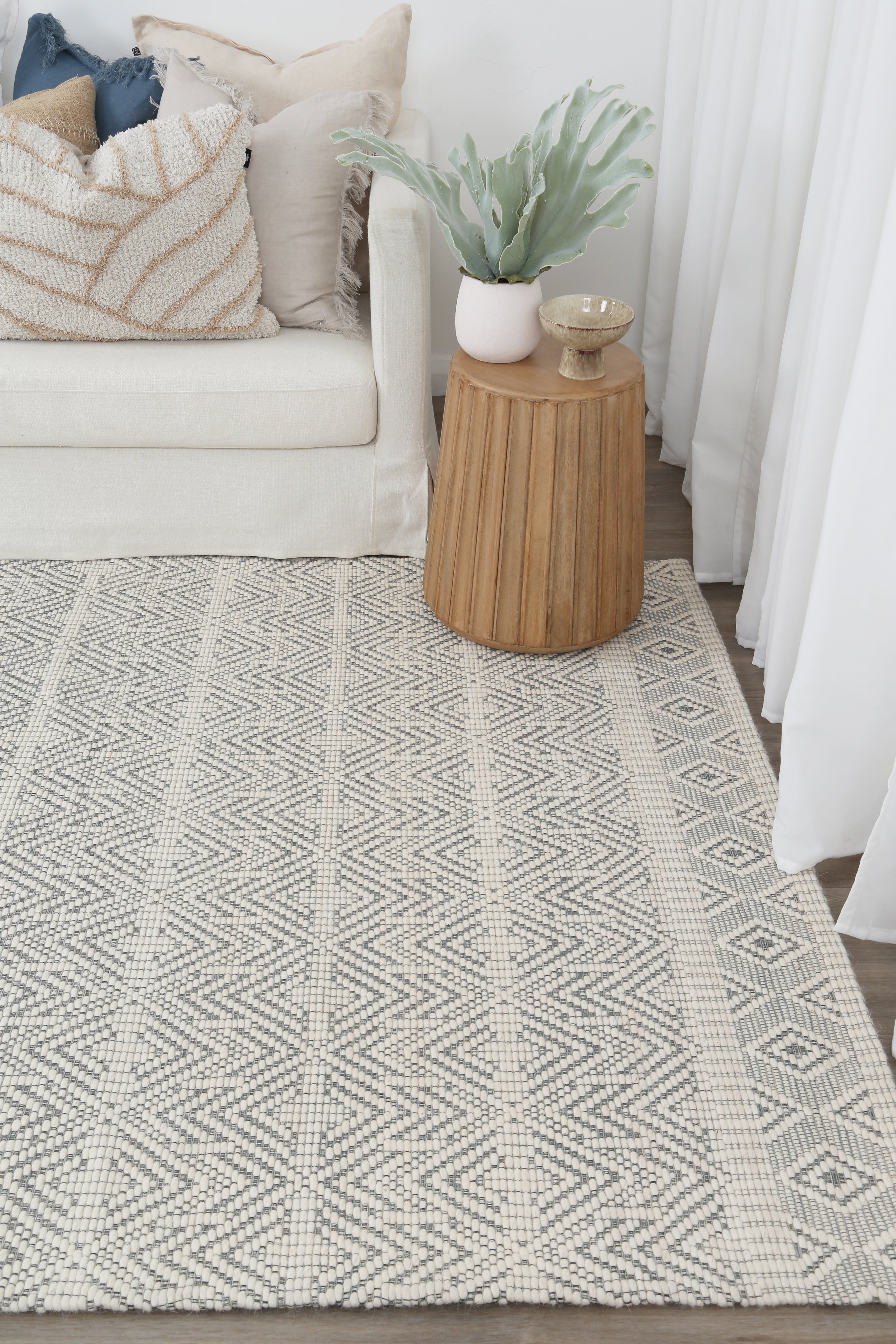 Bellora Chevron Light Grey Wool Rug