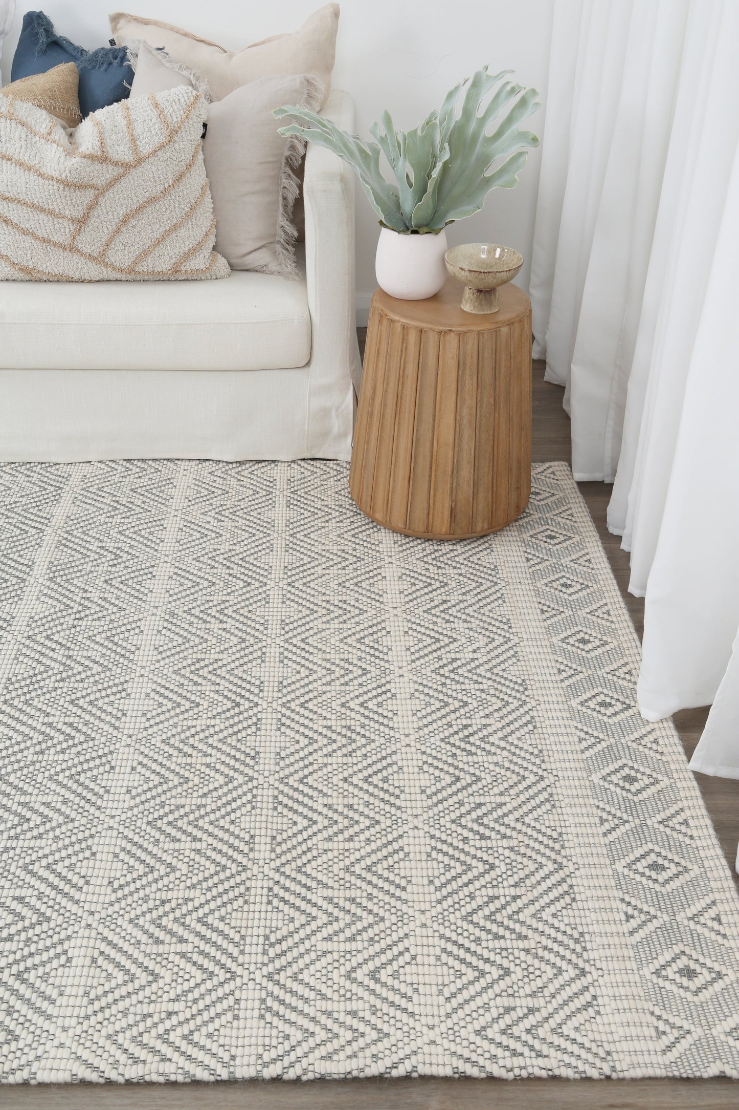 Bellora Chevron Light Grey Wool Rug
