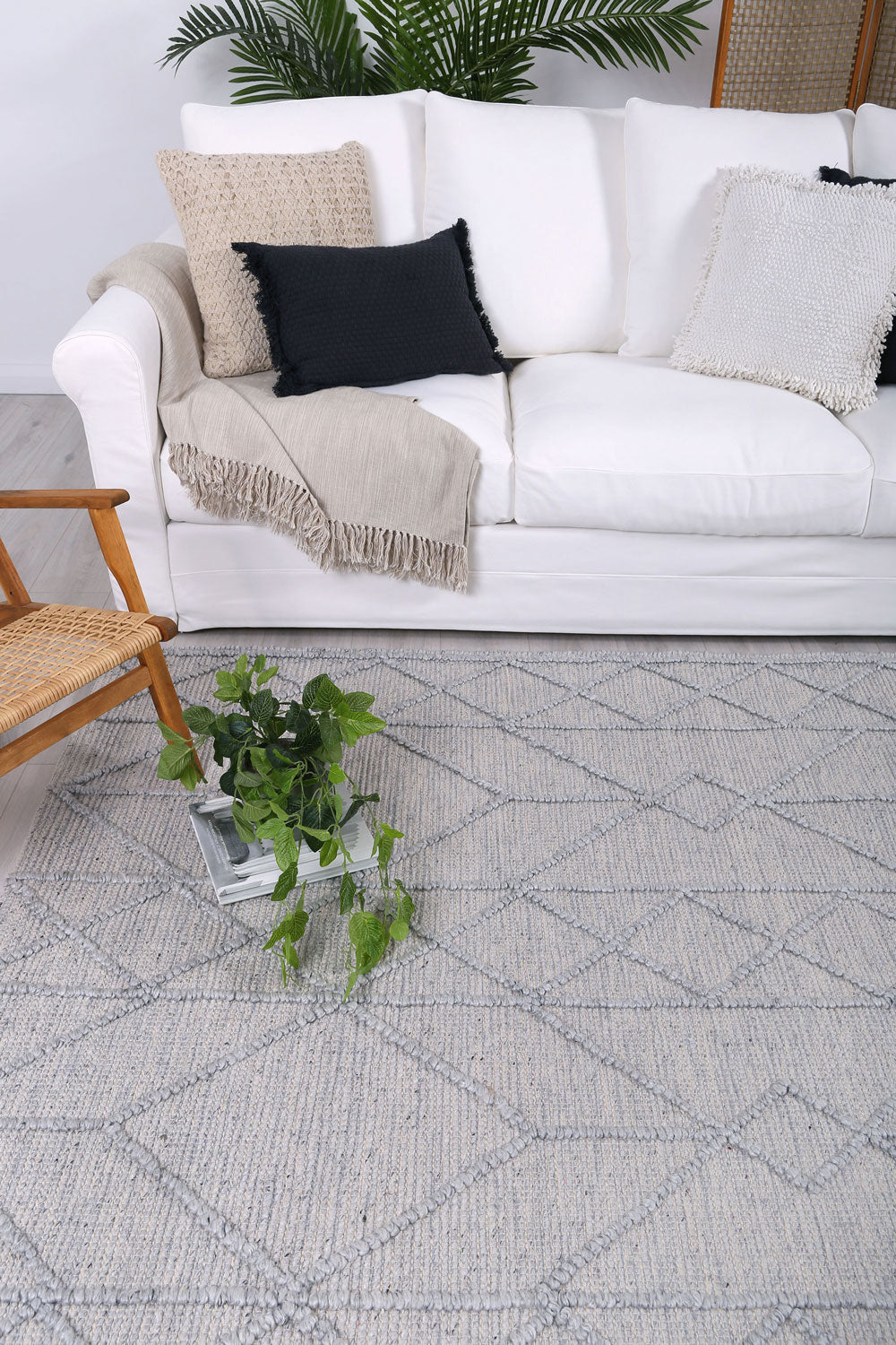 Shoreline Interweave Tribal Grey Wool Rug