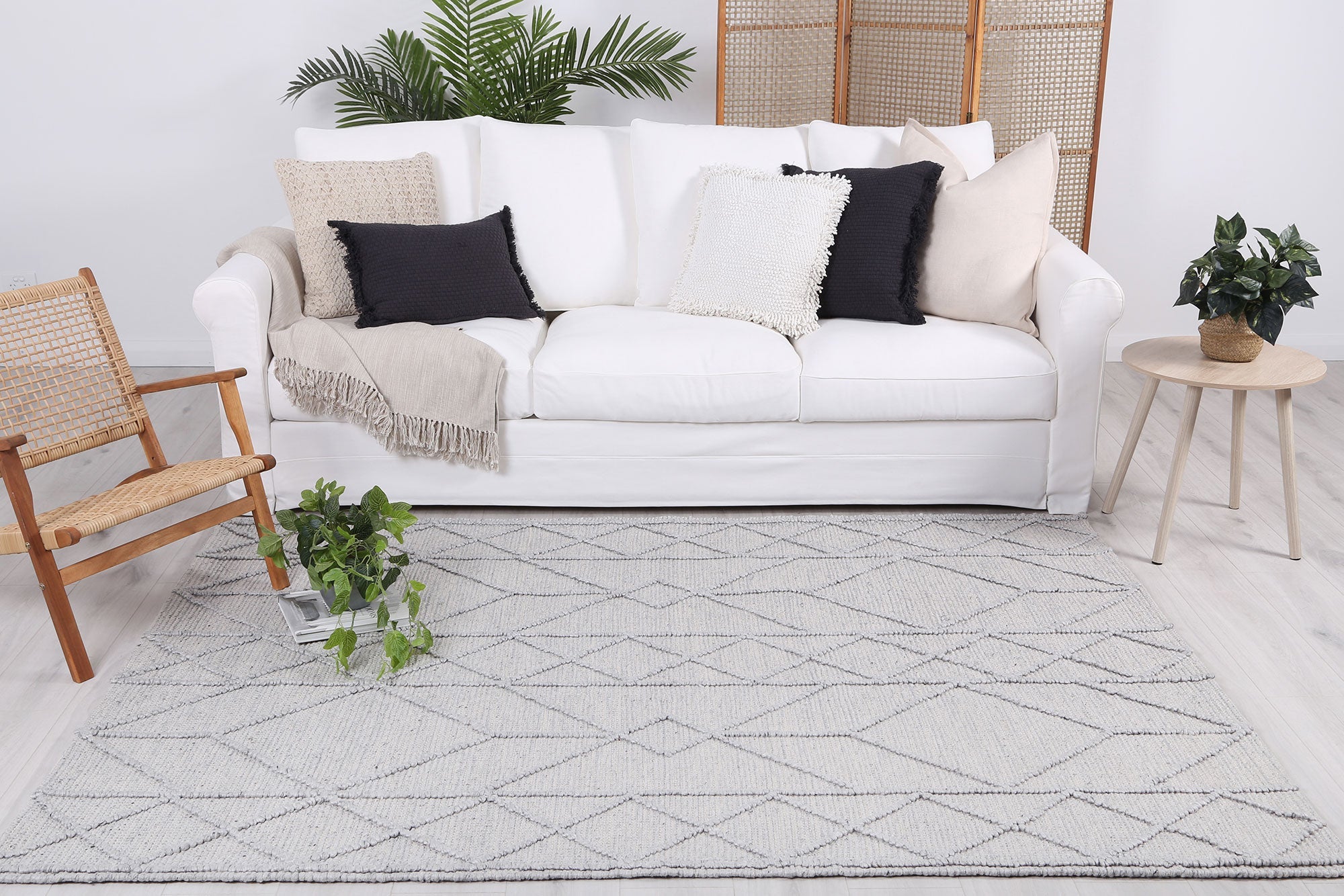 Shoreline Interweave Tribal Grey Wool Rug