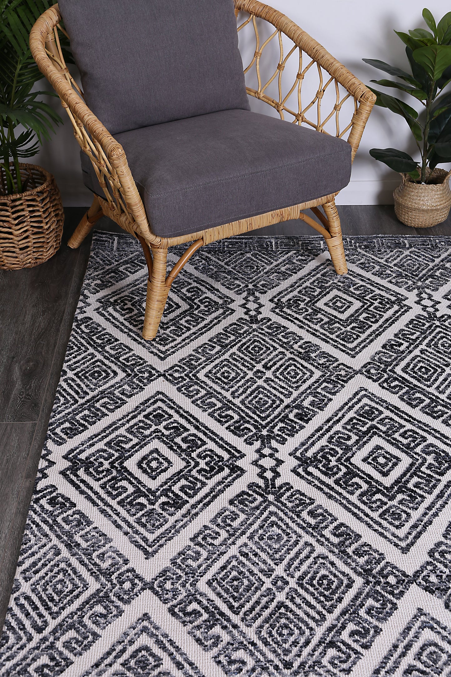 Estra Glenfalls Anthracite Tribal Rug