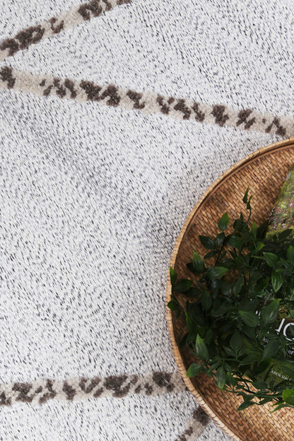 Kaelen Agros Geometric Cream and Beige Rug