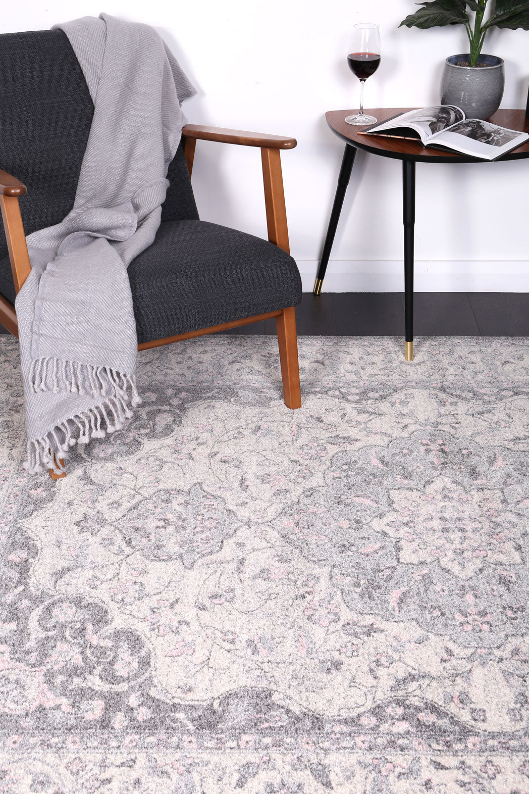 Evadne Traditional Grey Rug