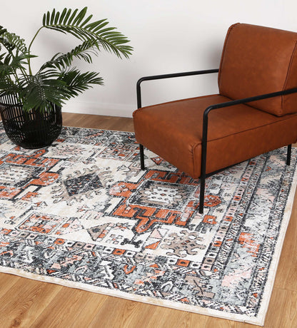 Lorena Istana Traditional Cream Rug