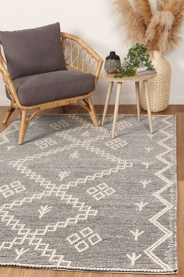 Orielle Aztec Wool Blend Cream Rug (No Tassel)