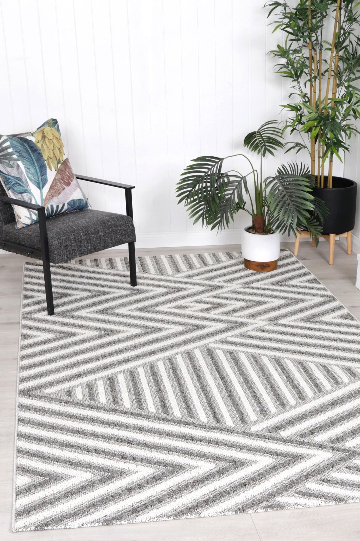 Claymore Hawk Indoor / Outdoor Grey Rug