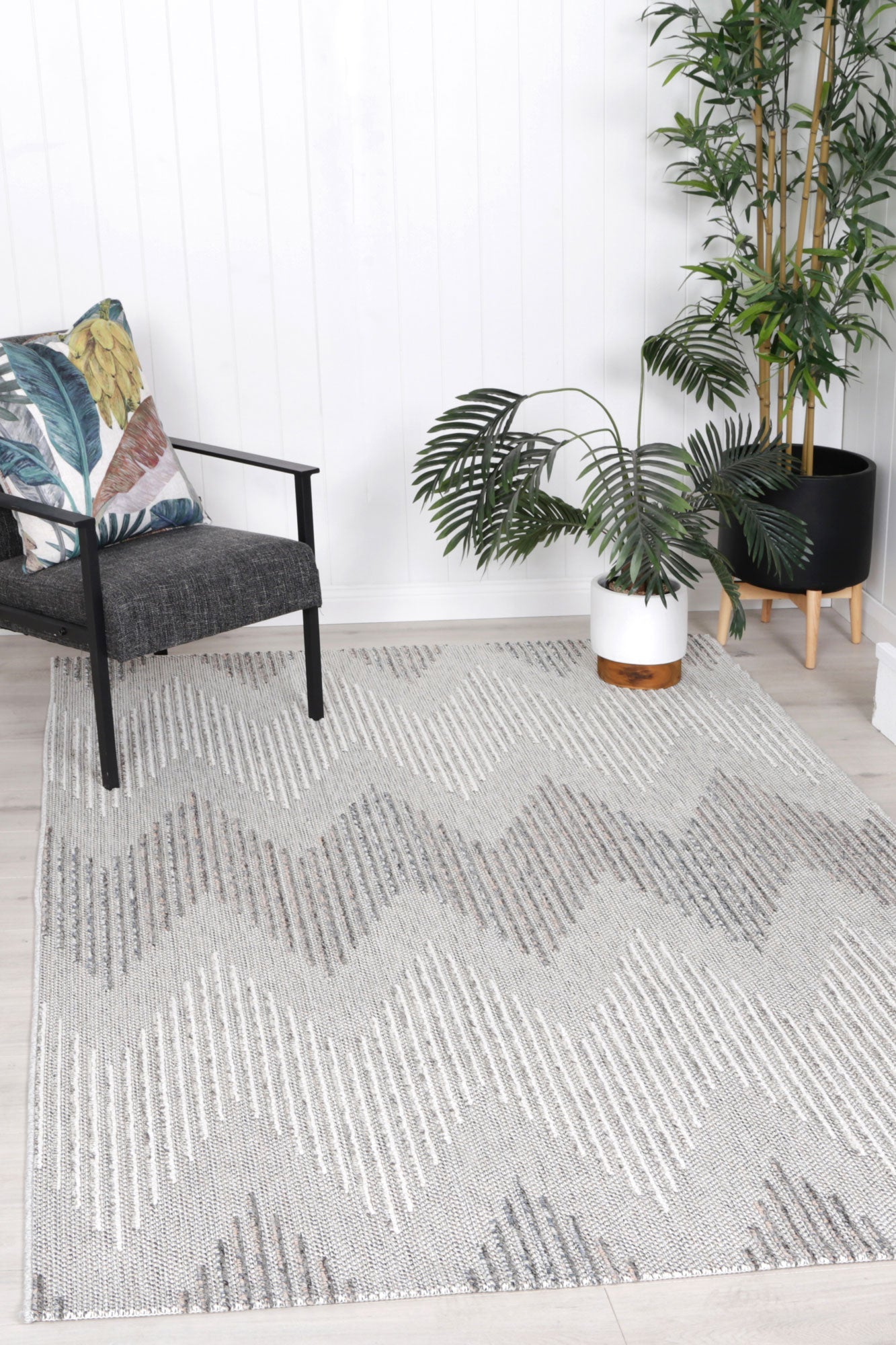 Claymore Eagle Indoor / Outdoor Grey Rug