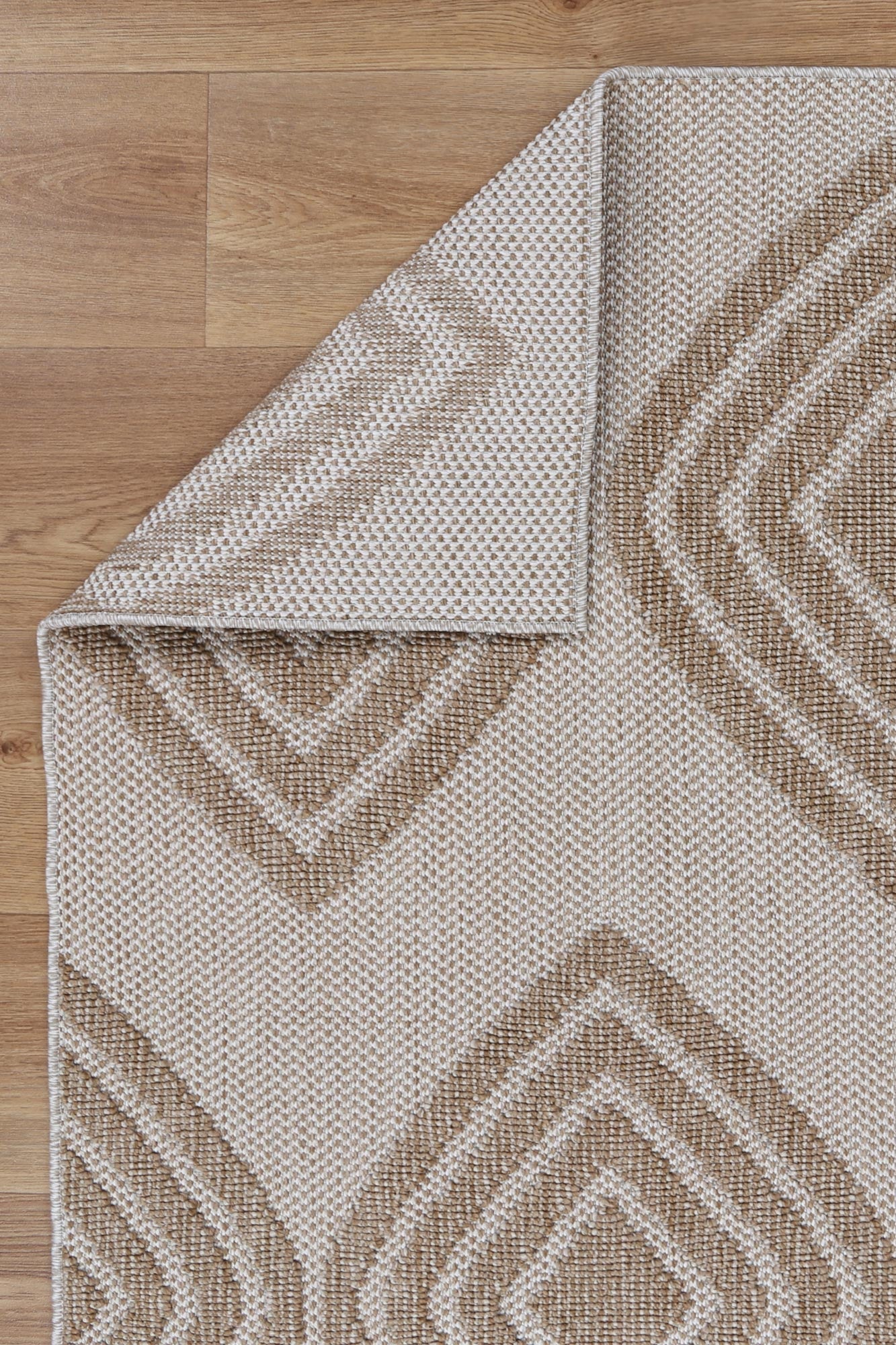 Claymore Modern Indoor/Outdoor Beige Rug (New landed)