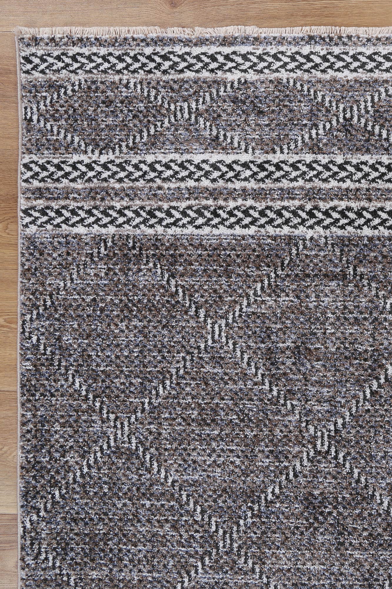 Flint Aleppo Charcoal Contemporary Soft Rug