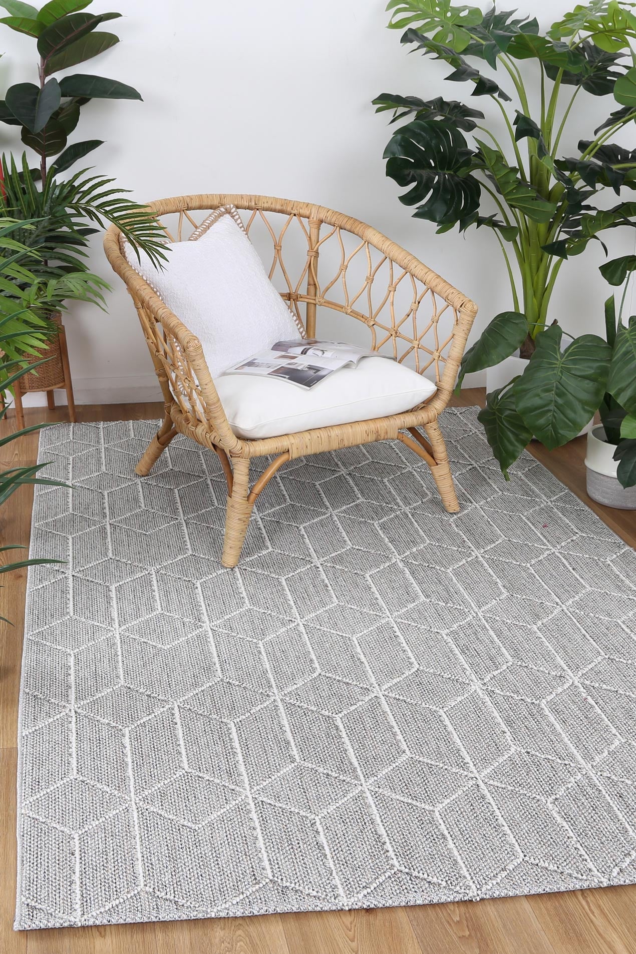 Torrelle Totori Ash Geometric Flatweave Rug