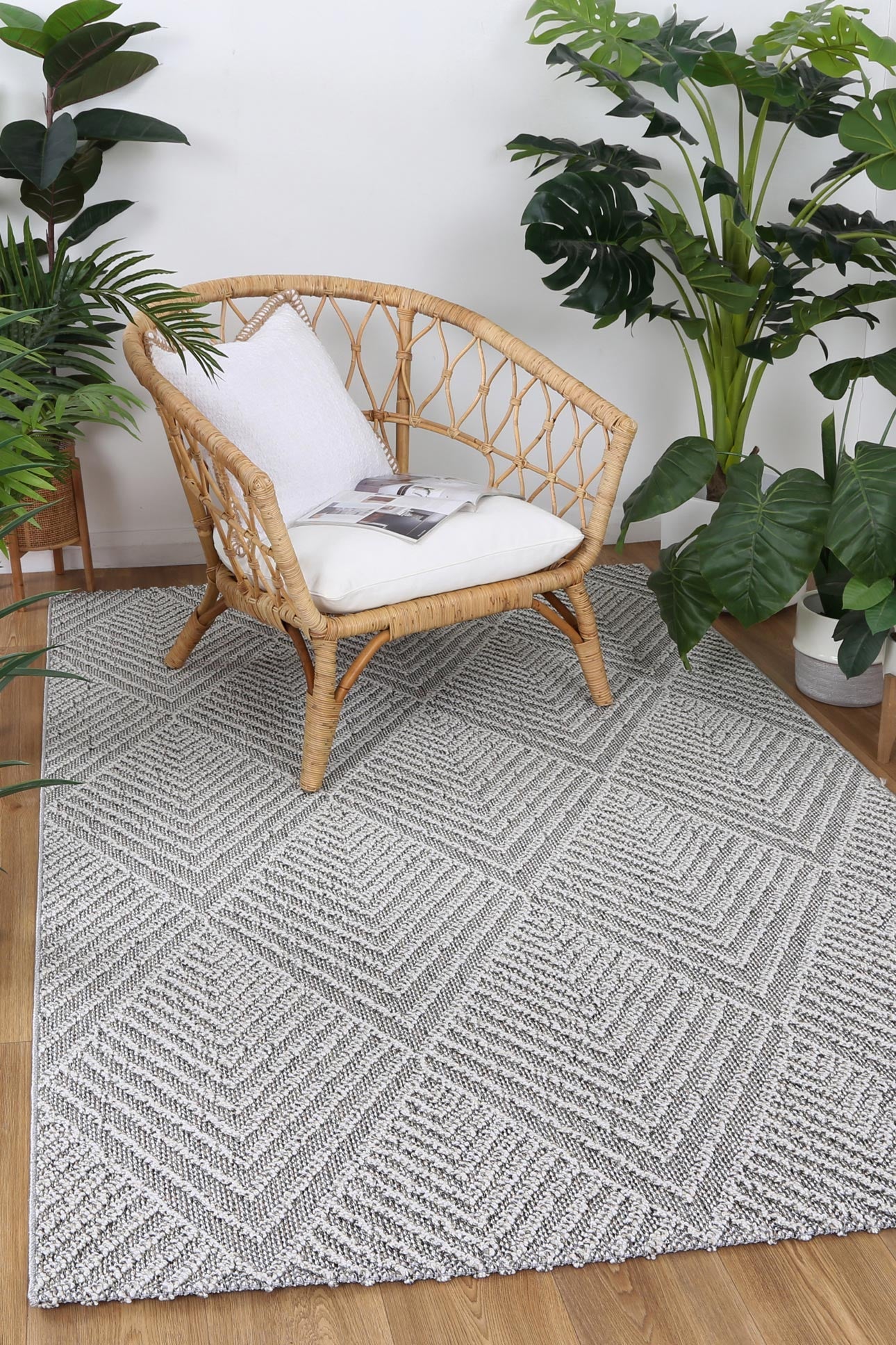 Torrelle Kini Grey Geometric Flatweave Rug