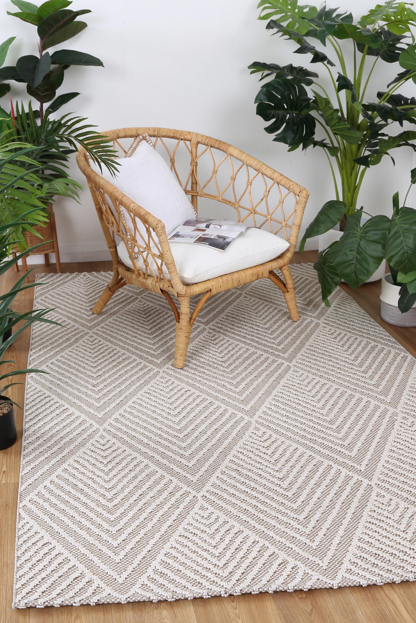 Torrelle Onika Beige Geometric Flatweave Rug