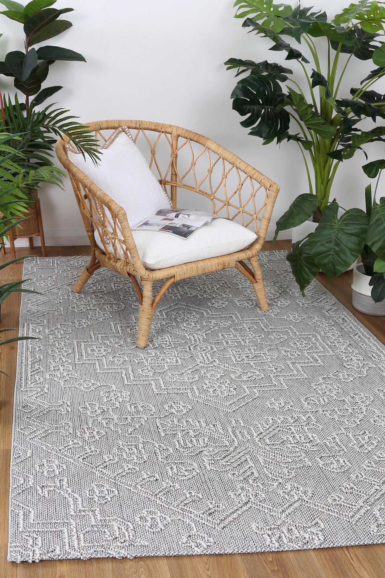 Torrelle Nori Grey Tribal Flatweave Rug