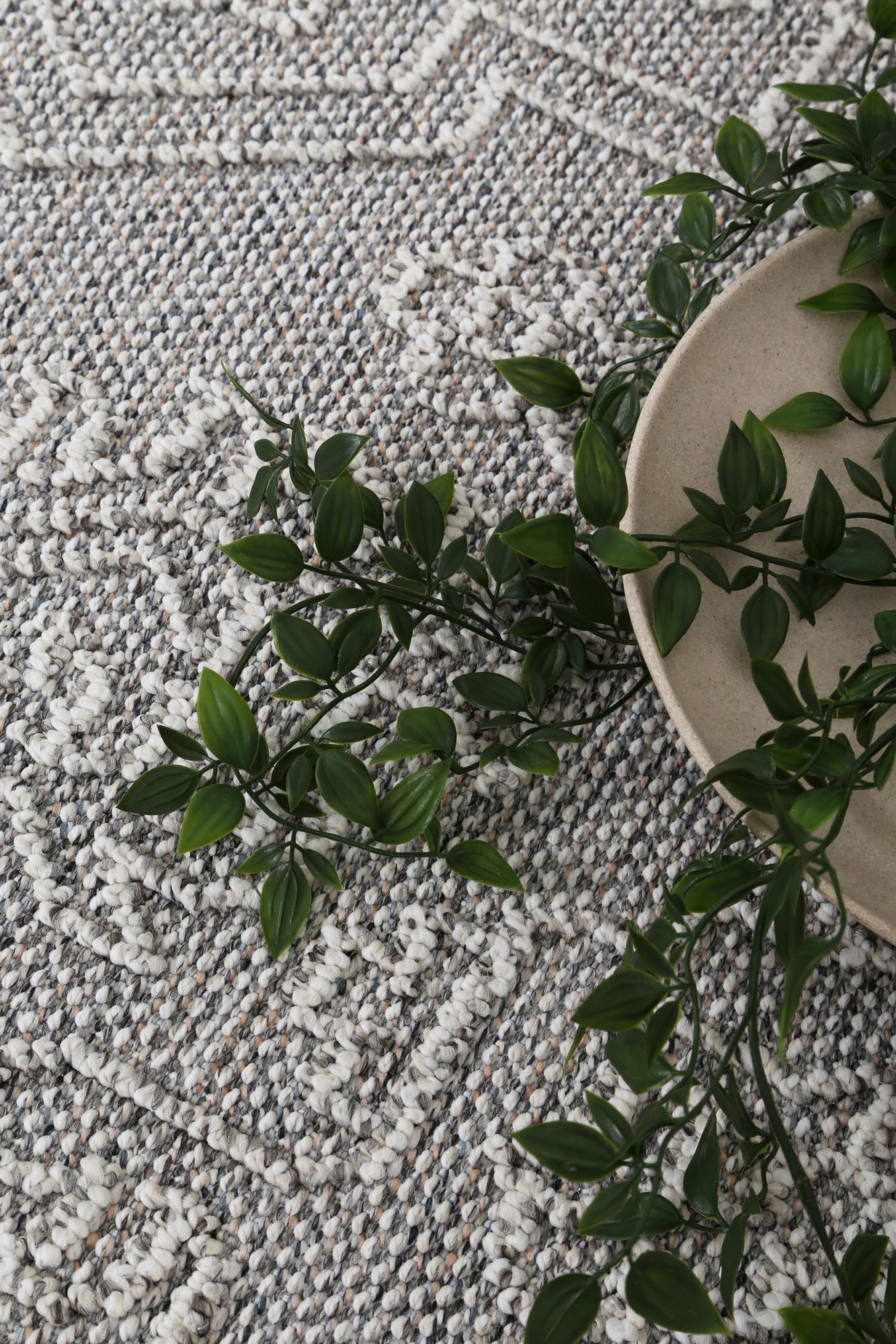 Torrelle Nori Grey Tribal Flatweave Rug