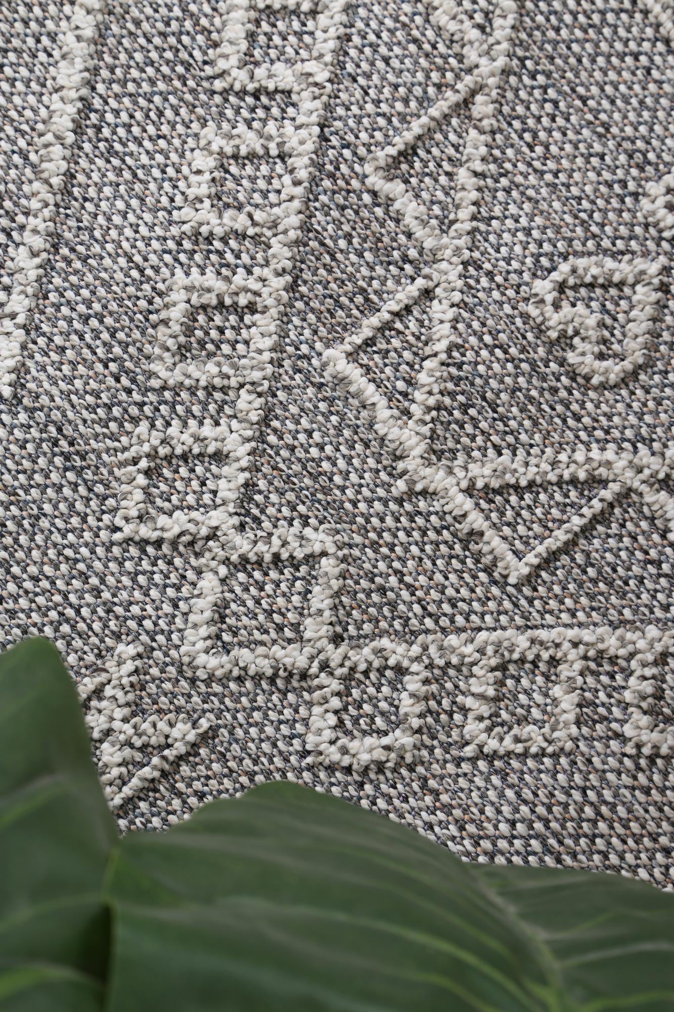 Torrelle Kaua Ash Tribal Flatweave Rug