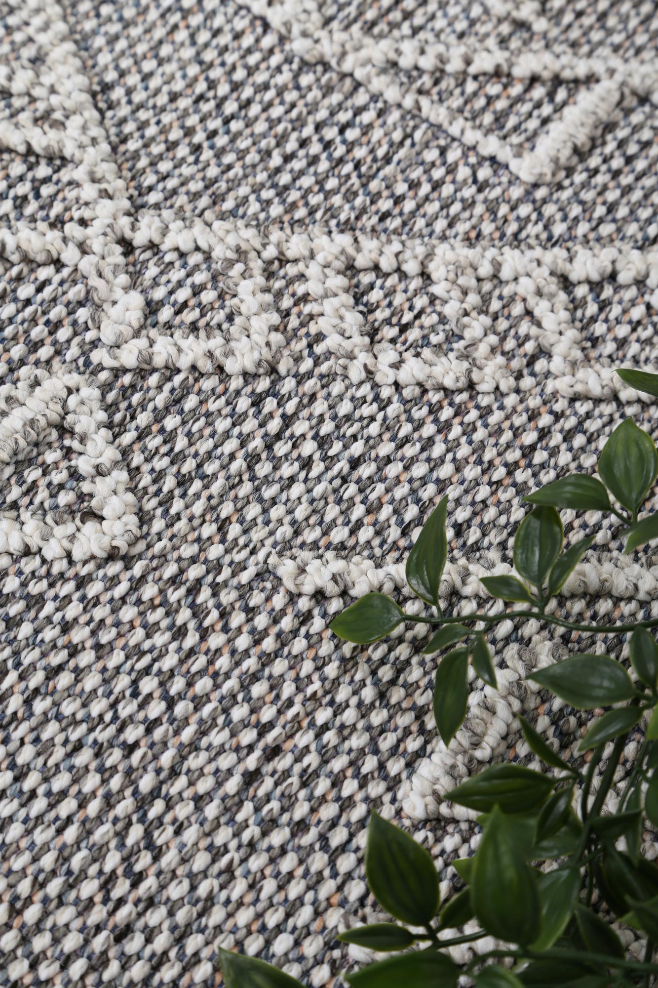 Torrelle Kaua Ash Tribal Flatweave Rug