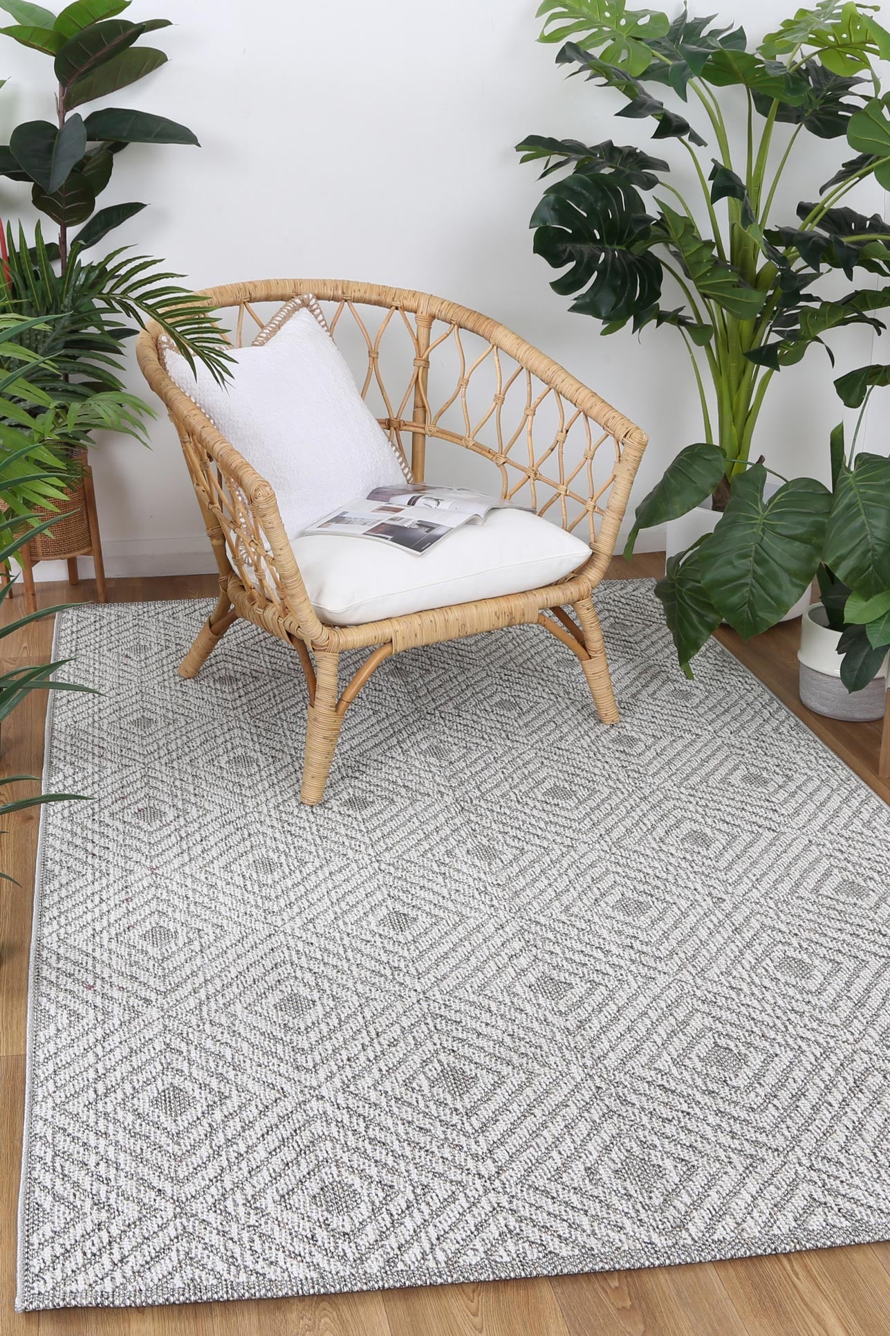 Torrelle Walasi Ash Geometric Flatweave Rug